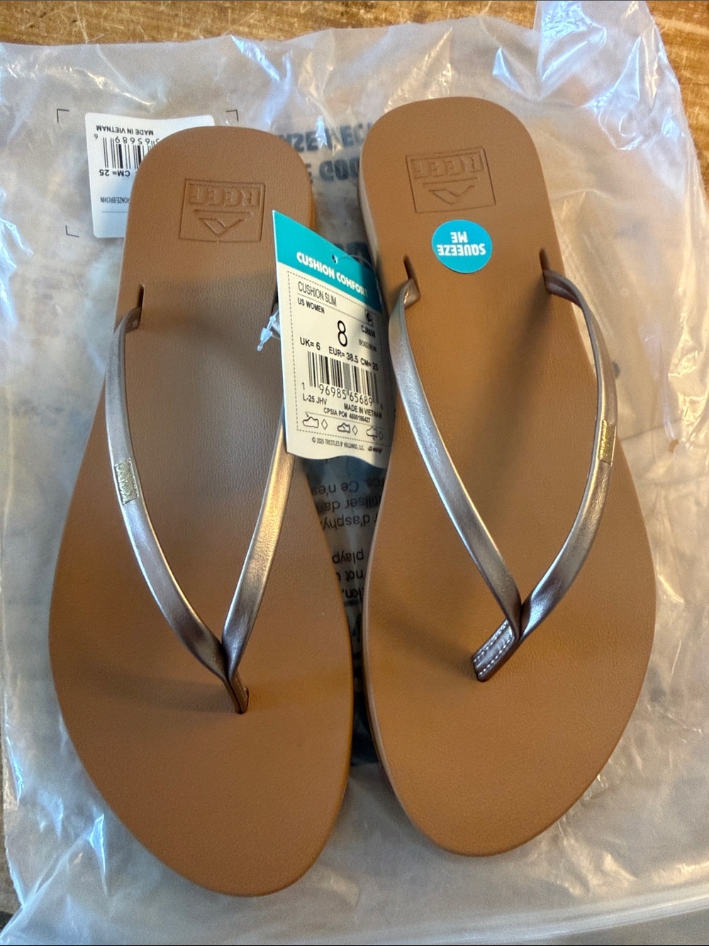 Women’s reef cushion, slim shoe size 8 bronze/briwn NWT